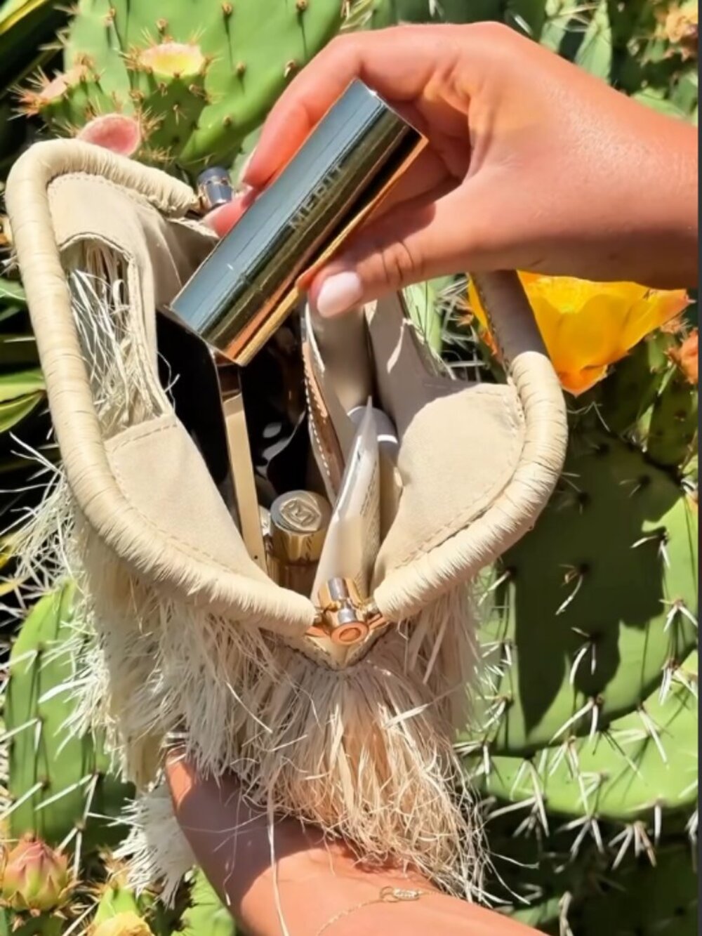 The Flamands Mini Fringe Raffia Top-Handle Bag NEW - Picture 3 of 7